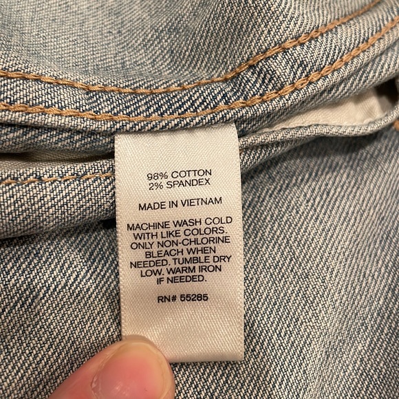 Express Cropped Washed Denim Jacket - Picture 7 of 8